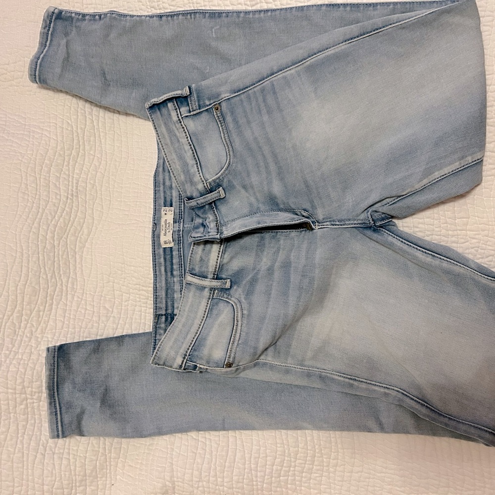 Cute and cozy abercrombie and fitch stretchy girls jeans.